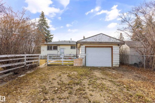 Detached garage with a single overhead door, accompanied by a separate storage shed - 9007 149 Street, Edmonton, AB - Outdoor