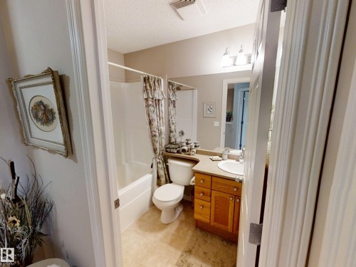 8627 173 Avenue, Edmonton, AB - Indoor Photo Showing Bathroom