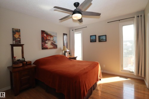 4123 136 Avenue, Edmonton, AB - Indoor Photo Showing Bedroom