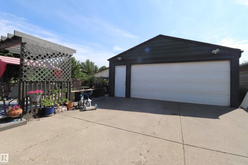 4123 136 Avenue, Edmonton, AB - Outdoor With Exterior