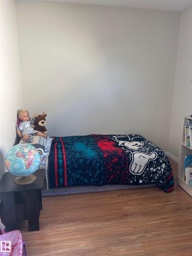4123 136 Avenue, Edmonton, AB - Indoor Photo Showing Bedroom