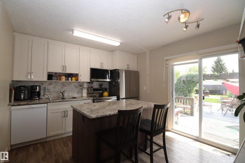 4123 136 Avenue, Edmonton, AB - Indoor Photo Showing Kitchen