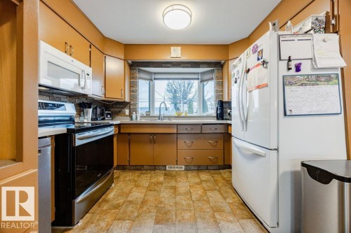 16807 80 Avenue, Edmonton, AB - Indoor Photo Showing Kitchen