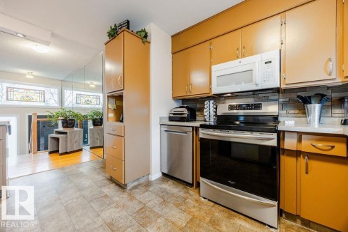 16807 80 Avenue, Edmonton, AB - Indoor Photo Showing Kitchen