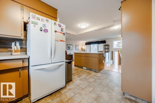 16807 80 Avenue, Edmonton, AB - Indoor Photo Showing Kitchen