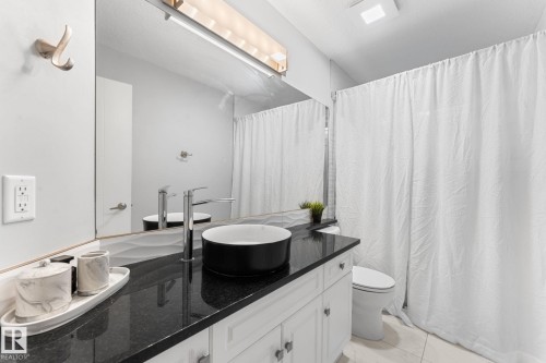 15919 58 Street, Edmonton, AB - Indoor Photo Showing Bathroom