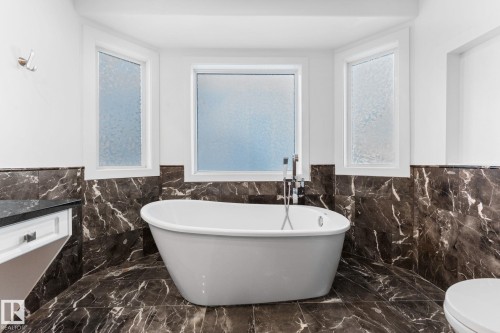 15919 58 Street, Edmonton, AB - Indoor Photo Showing Bathroom