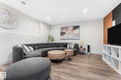 15919 58 Street, Edmonton, AB - Indoor Photo Showing Living Room