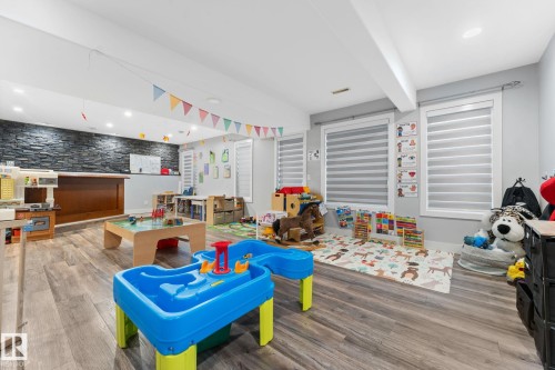 15919 58 Street, Edmonton, AB - Indoor