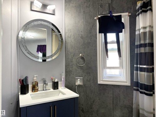 50 Willow Park Estates, Leduc, AB - Indoor Photo Showing Bathroom