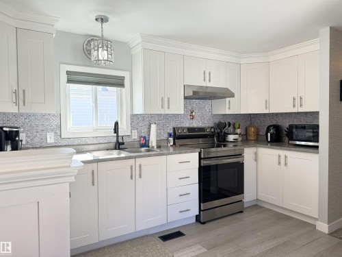 50 Willow Park Estates, Leduc, AB - Indoor Photo Showing Kitchen