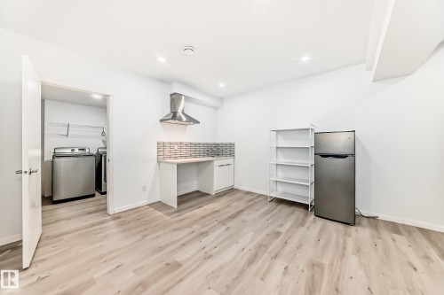 2043 51 Street, Edmonton, AB - Indoor Photo Showing Kitchen