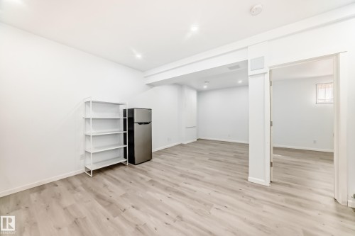 2043 51 Street, Edmonton, AB - Indoor