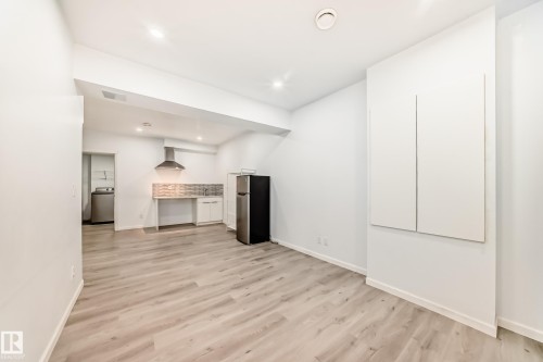 2043 51 Street, Edmonton, AB - Indoor