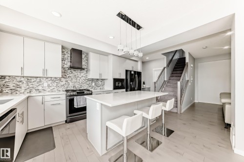 2043 51 Street, Edmonton, AB - Indoor Photo Showing Kitchen With Upgraded Kitchen