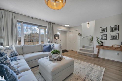 266 Avena Circle, Leduc, AB - Indoor Photo Showing Living Room