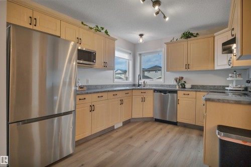 266 Avena Circle, Leduc, AB - Indoor Photo Showing Kitchen