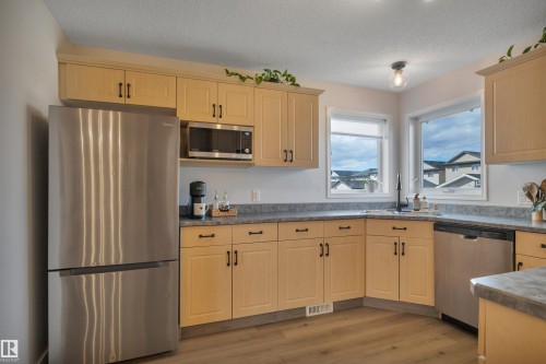 266 Avena Circle, Leduc, AB - Indoor Photo Showing Kitchen