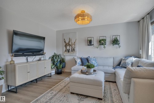 266 Avena Circle, Leduc, AB - Indoor Photo Showing Living Room