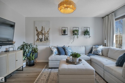 266 Avena Circle, Leduc, AB - Indoor Photo Showing Living Room