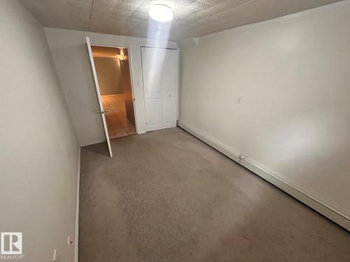 Carpeted interior space with neutral wall tones - 11242 56 Street, Edmonton, AB - Indoor