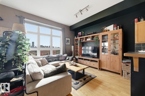 324 10407 122 Street, Edmonton, AB - Indoor Photo Showing Living Room
