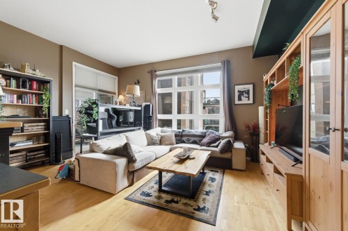 324 10407 122 Street, Edmonton, AB - Indoor Photo Showing Living Room