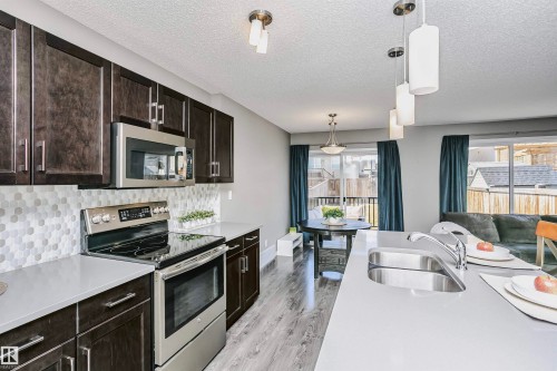 7280 Edgemont Way, Edmonton, AB - Indoor Photo Showing Kitchen With Stainless Steel Kitchen With Double Sink With Upgraded Kitchen