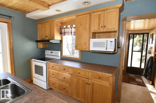 49074 Rge Rd 241, Rural Leduc County, AB - Indoor Photo Showing Kitchen With Double Sink