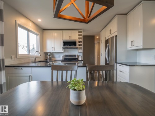 9319 Ottewell Road, Edmonton, AB - Indoor Photo Showing Kitchen