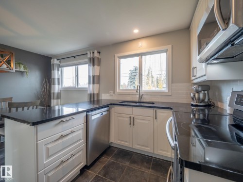 9319 Ottewell Road, Edmonton, AB - Indoor Photo Showing Kitchen