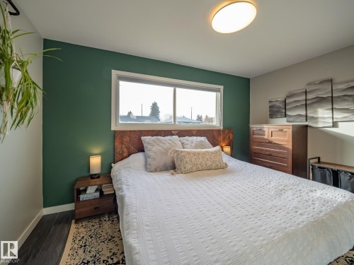 9319 Ottewell Road, Edmonton, AB - Indoor Photo Showing Bedroom
