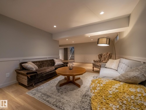 9319 Ottewell Road, Edmonton, AB - Indoor Photo Showing Living Room