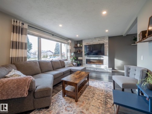 9319 Ottewell Road, Edmonton, AB - Indoor Photo Showing Living Room