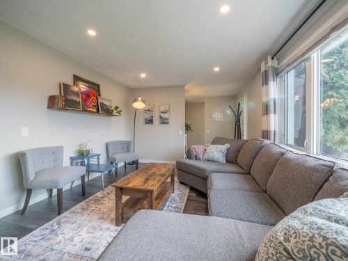 9319 Ottewell Road, Edmonton, AB - Indoor Photo Showing Living Room