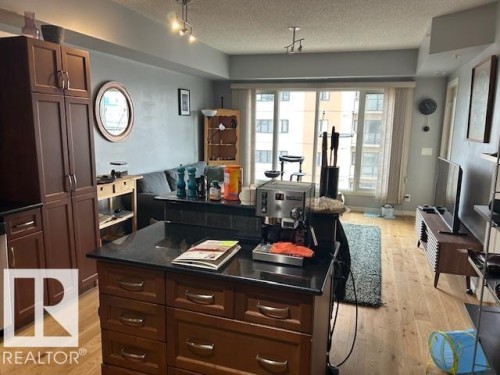 710 10303 111 Street, Edmonton, AB - Indoor
