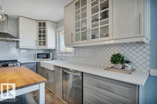 4002 42B Avenue, Leduc, AB - Indoor Photo Showing Kitchen With Upgraded Kitchen