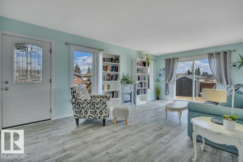 4002 42B Avenue, Leduc, AB - Indoor Photo Showing Living Room