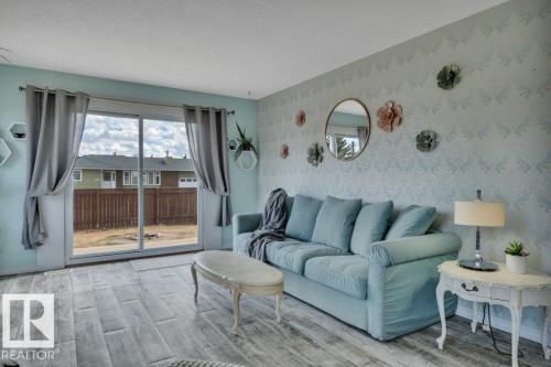 4002 42B Avenue, Leduc, AB - Indoor Photo Showing Living Room