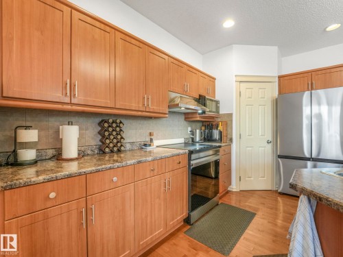 3031 Spence Wynd, Edmonton, AB - Indoor Photo Showing Kitchen