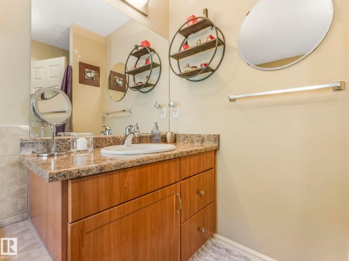 3031 Spence Wynd, Edmonton, AB - Indoor Photo Showing Bathroom