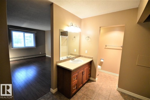 203 5125 Riverbend Road, Edmonton, AB - Indoor Photo Showing Bathroom