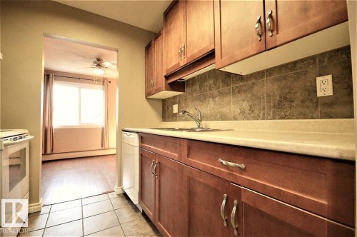 203 5125 Riverbend Road, Edmonton, AB - Indoor Photo Showing Kitchen