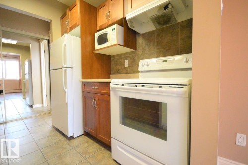 203 5125 Riverbend Road, Edmonton, AB - Indoor Photo Showing Kitchen