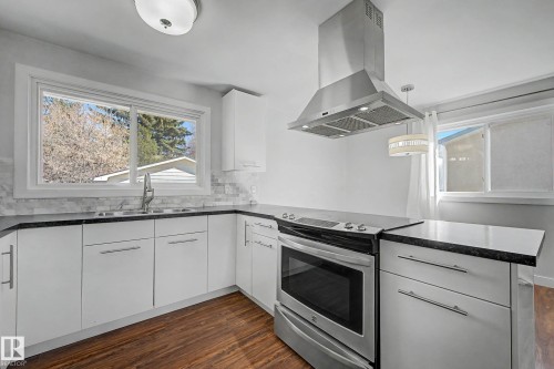 7815 156 Street, Edmonton, AB - Indoor Photo Showing Kitchen With Double Sink With Upgraded Kitchen
