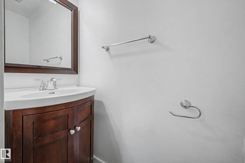 7815 156 Street, Edmonton, AB - Indoor Photo Showing Bathroom