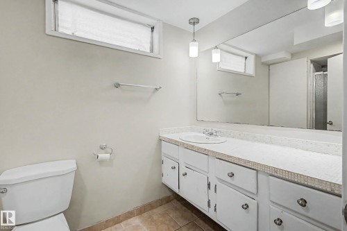 7815 156 Street, Edmonton, AB - Indoor Photo Showing Bathroom