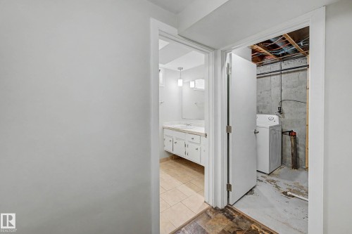 7815 156 Street, Edmonton, AB - Indoor Photo Showing Laundry Room