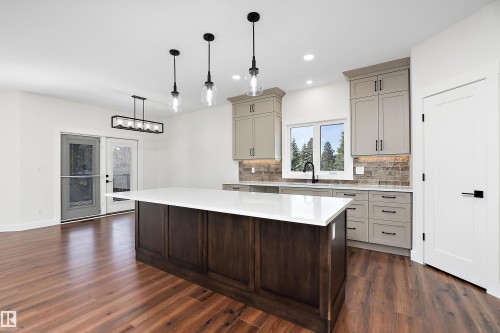 131 Bela Drive, Millet, AB - Indoor Photo Showing Kitchen With Upgraded Kitchen