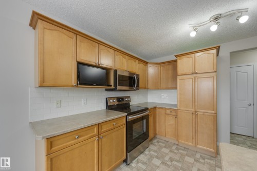16522 56 Street, Edmonton, AB - Indoor Photo Showing Kitchen